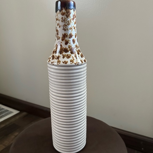 Elegant Cream and Brown Ceramic Vase Set - Picture 2 of 3